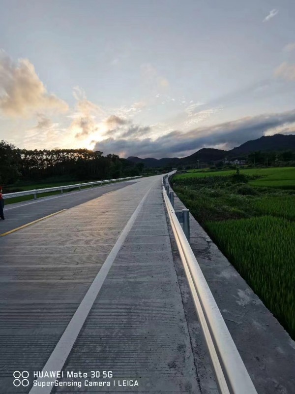 镀锌两波护栏板