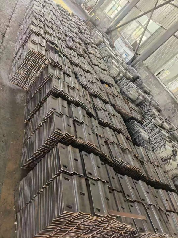 成型后三波托架