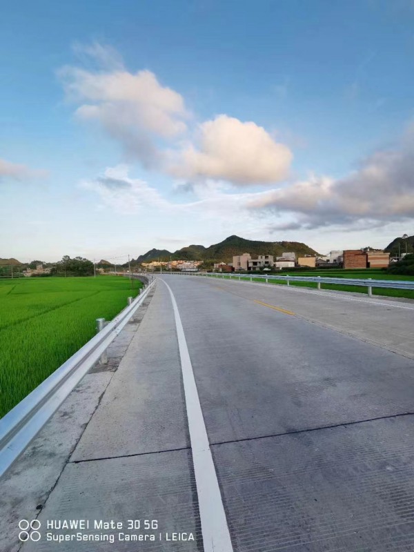 国标镀锌护栏板