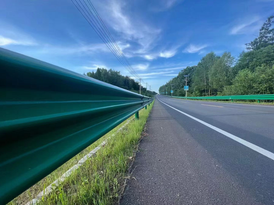 三波浸塑护栏板